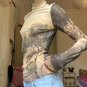 Acne archive Polo - Acne archive polo topp, finns bara ett exemplar! så snygg, genomskinligt tunt material, statement piece. Original pris 2000