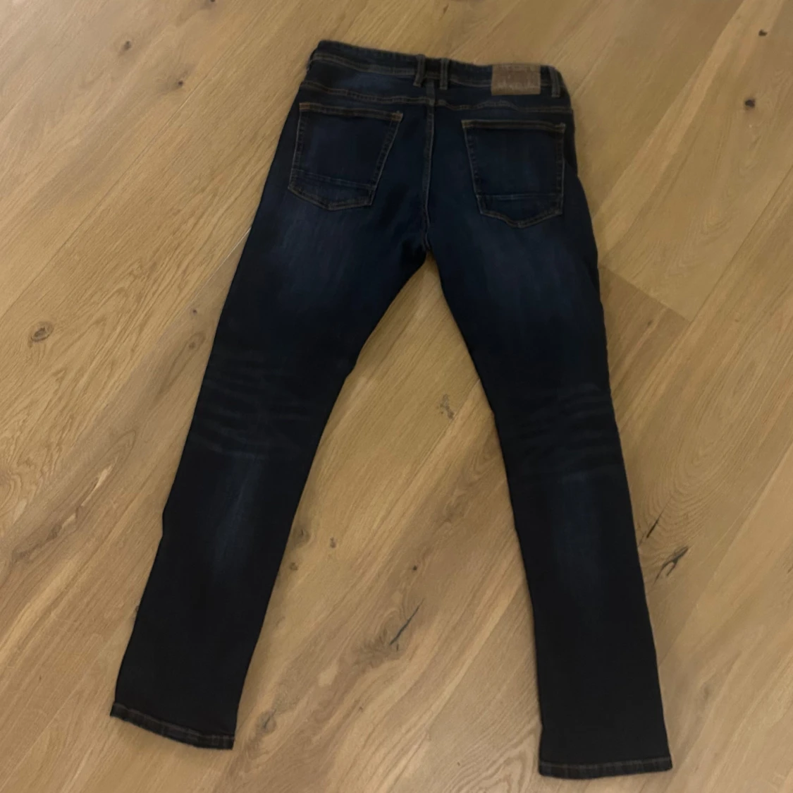 Mörkblå jeans från Smog - 1