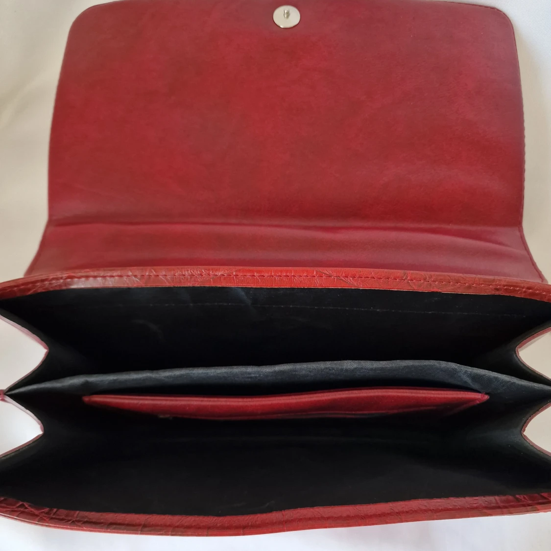 Vintage röd väska i krokodilpräglat äkta läder  - 2