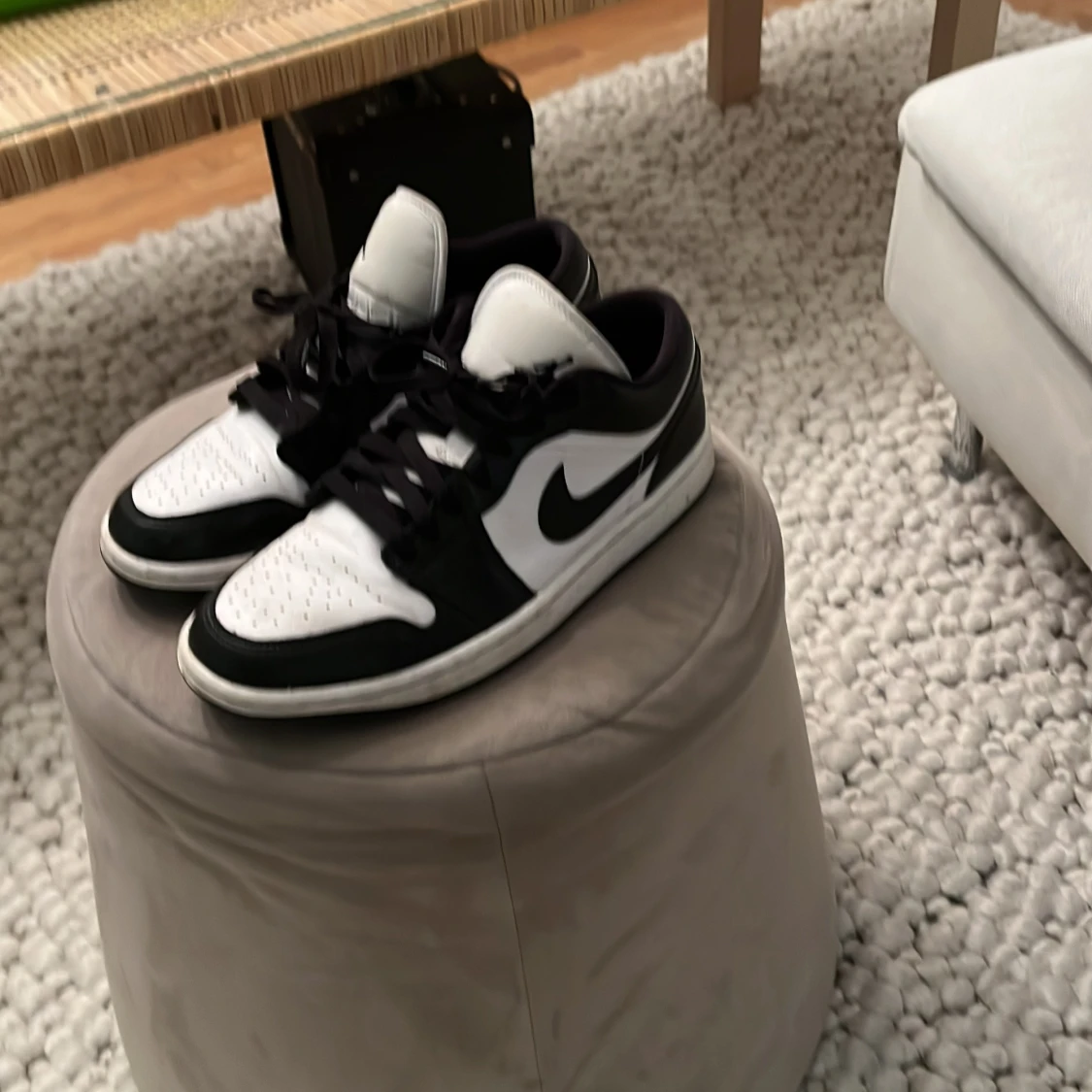 Svartvita Nike Air Jordans 1 - 4