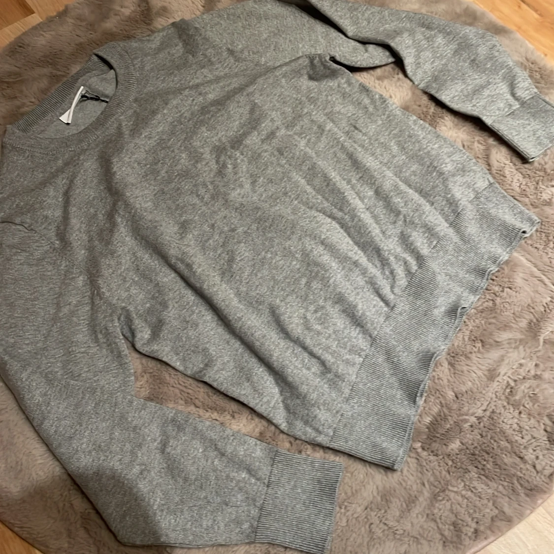 Grå merinoull tröja