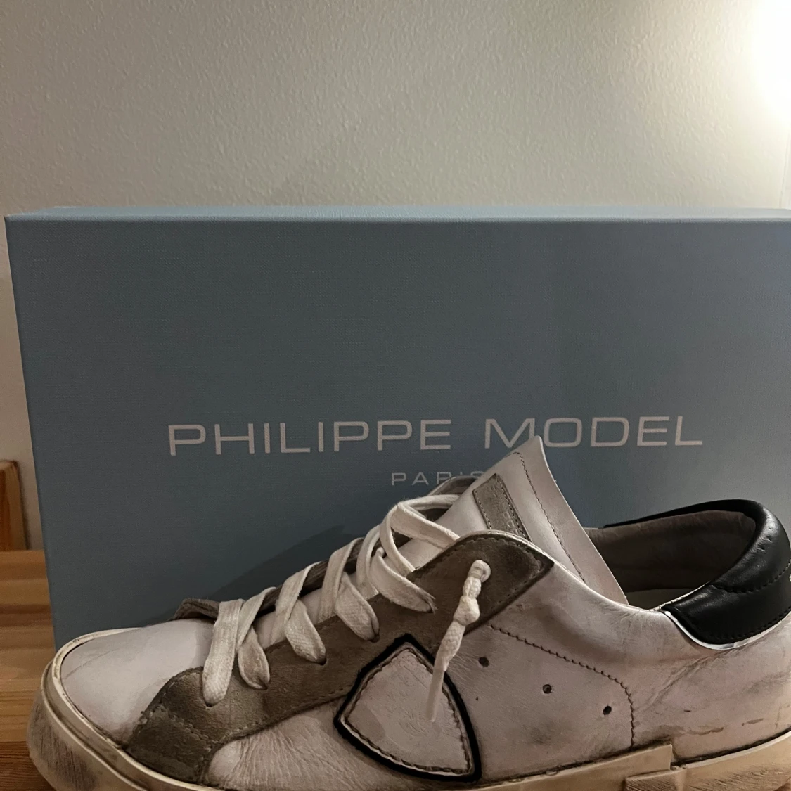 Vita sneakers från Philippe Model - 3