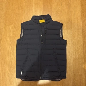 Väst Parajumpee - Parajumper väst i nyskick. 