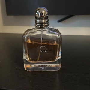 Parfym Emporio Armani Stronger With You - Hej, säljer nu min parfym, det är ungefär 75-80% kvar, ni får avgöra på bilden, pris kan diskuteras vid snabb affär