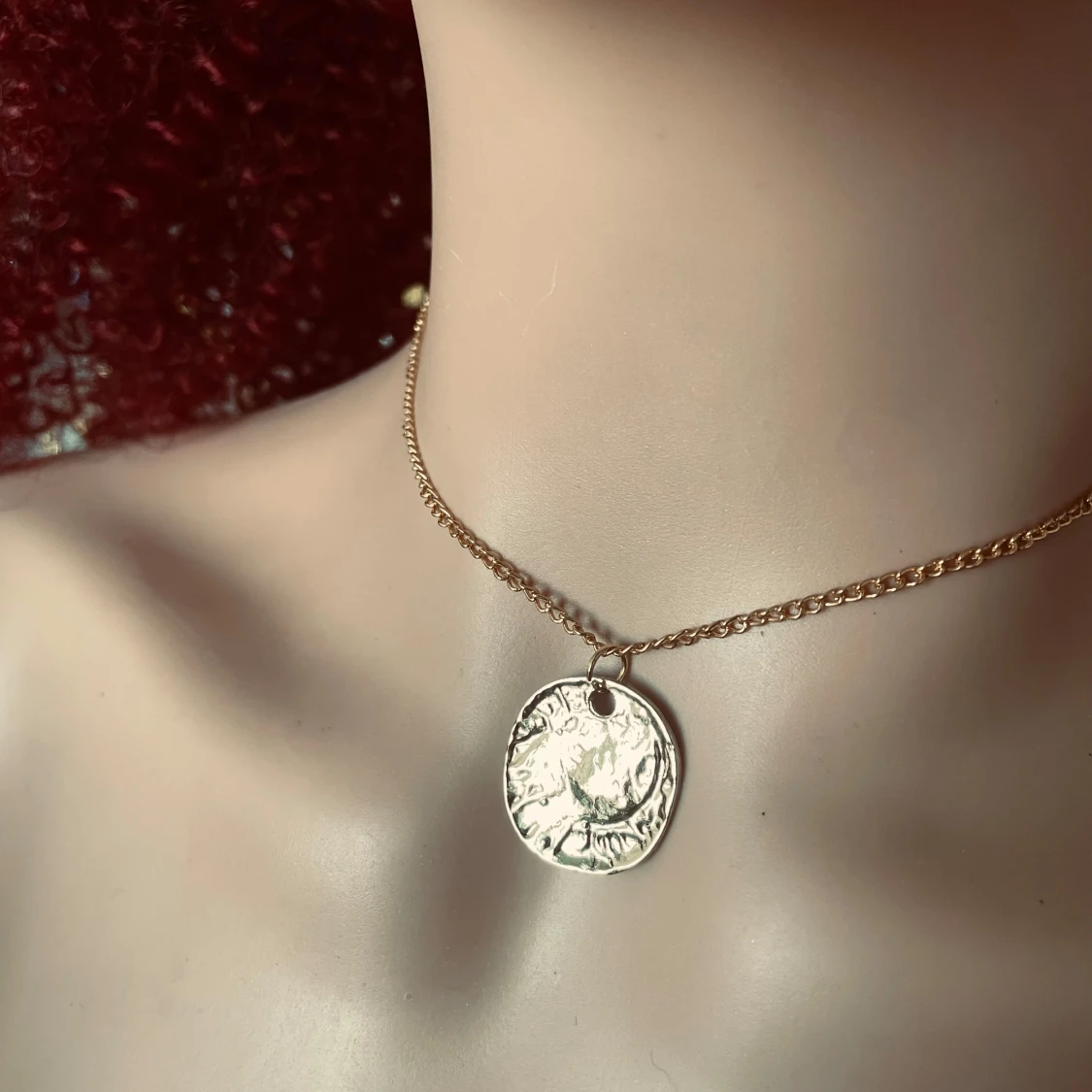 By prisförslag- Guldhalsband med rund berlock - 2