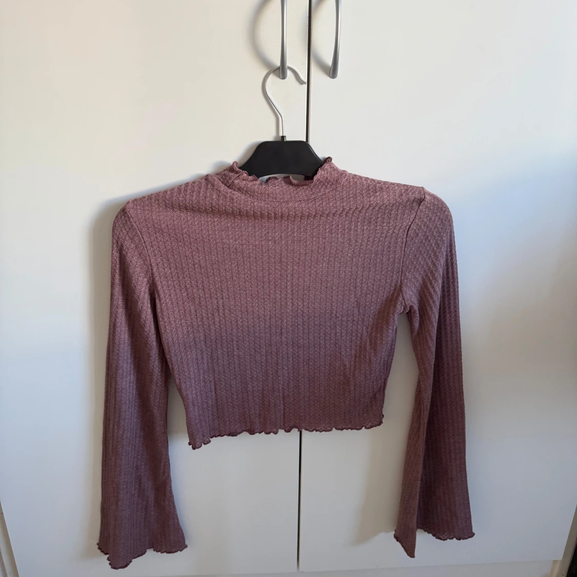 Rosa ribbad croppad topp - 1