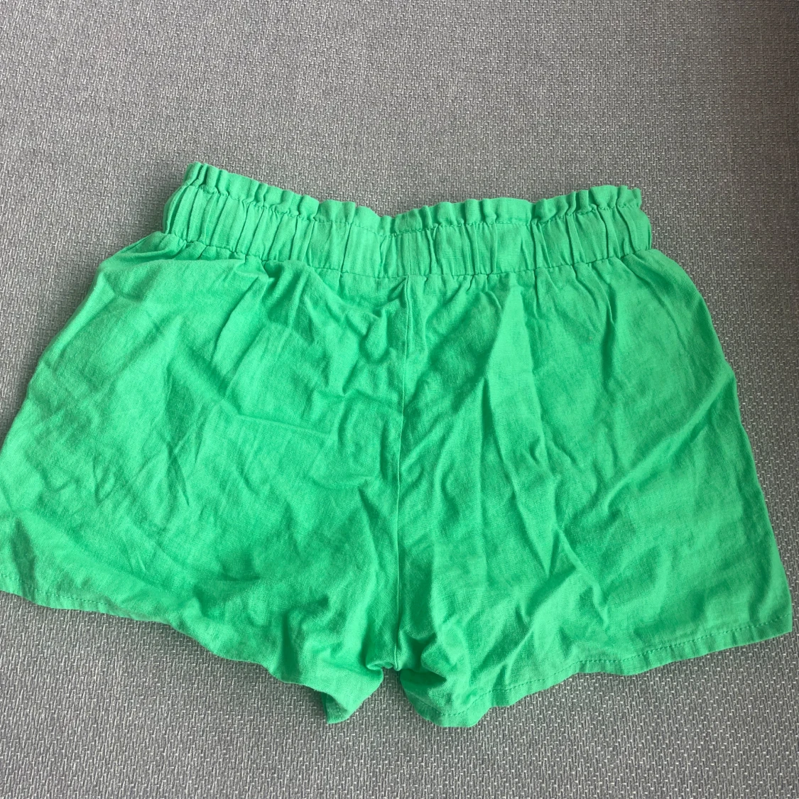 Gröna linneshorts från Lindex - 1