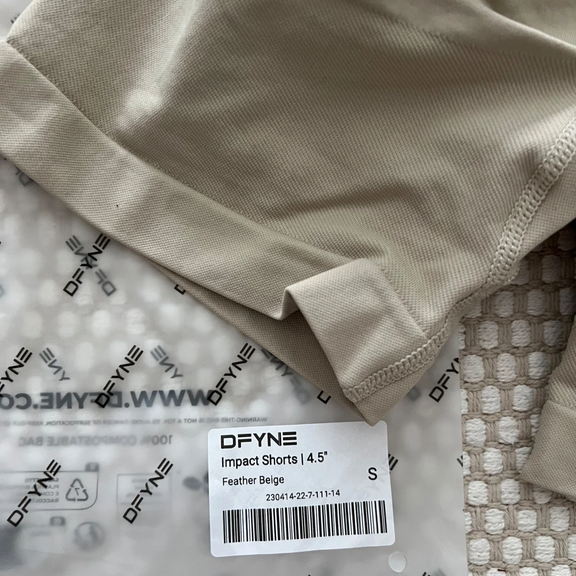 DFYNE Impact shorts Festher beige - 2