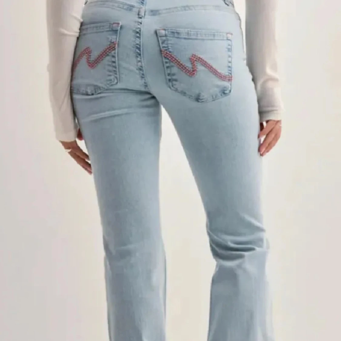 Ljusblå jeans från nelly  - 1