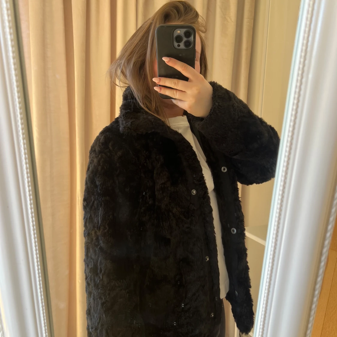 Svart pälsjacka - 1