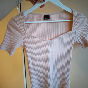 Söt sommar topp - Fin sommar topp som endast är använd en gång! Perfekt till våren och sommaren 