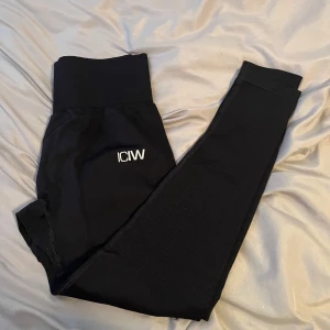 Tights  - Svarta tights ifrån ICIW i storlek S/XS