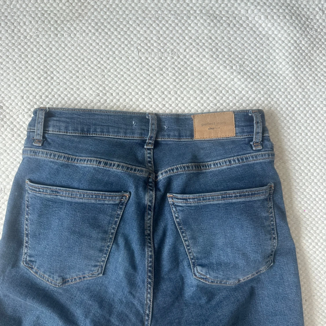 Blå jeans med bootcut - 3