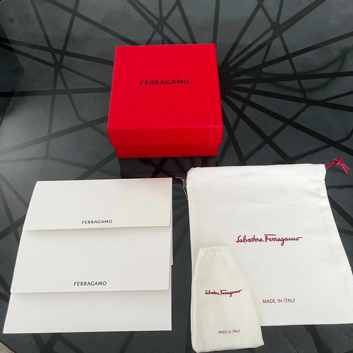 Svart Ferragamo skärp med silverdetalj - 2