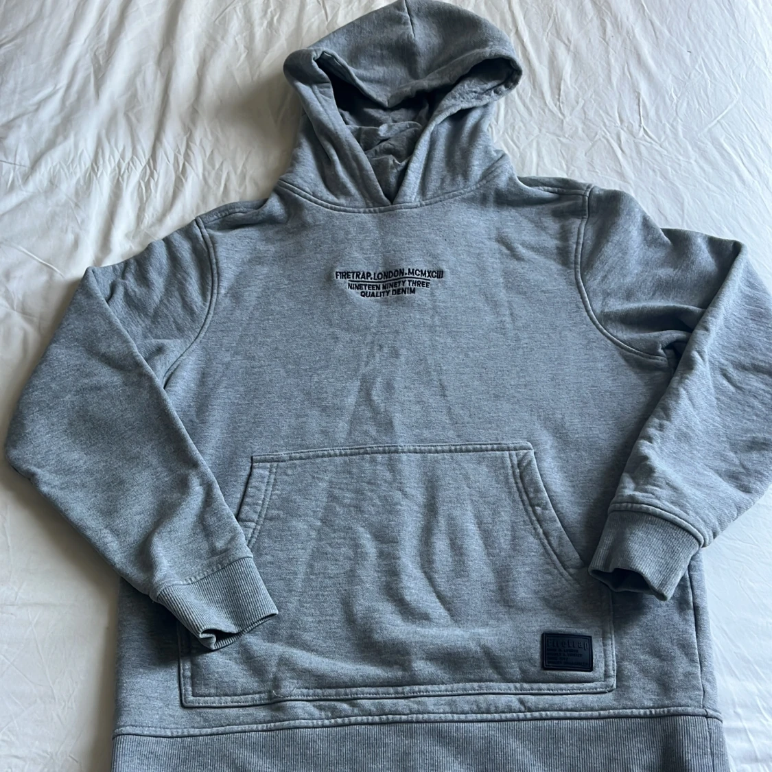 Grå hoodie från Firetrap London