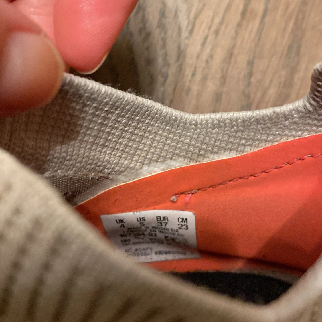 Puma fotbollsskor med röd detalj - 2