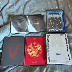 K-pop album  - Säljer 6st skivalbum nästan orörda, köpta 2020! Alla posters och medlemskort finns kvar. 300kr st skriv för fler bilder💕