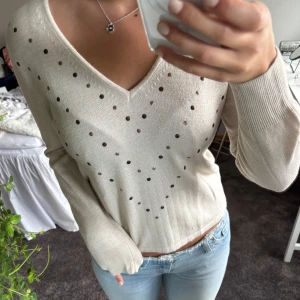 Tröja  - Fin tröja som är använt fåtal gånger så är i mycket bra skick. Hittade inte storleken men den sitter som st S