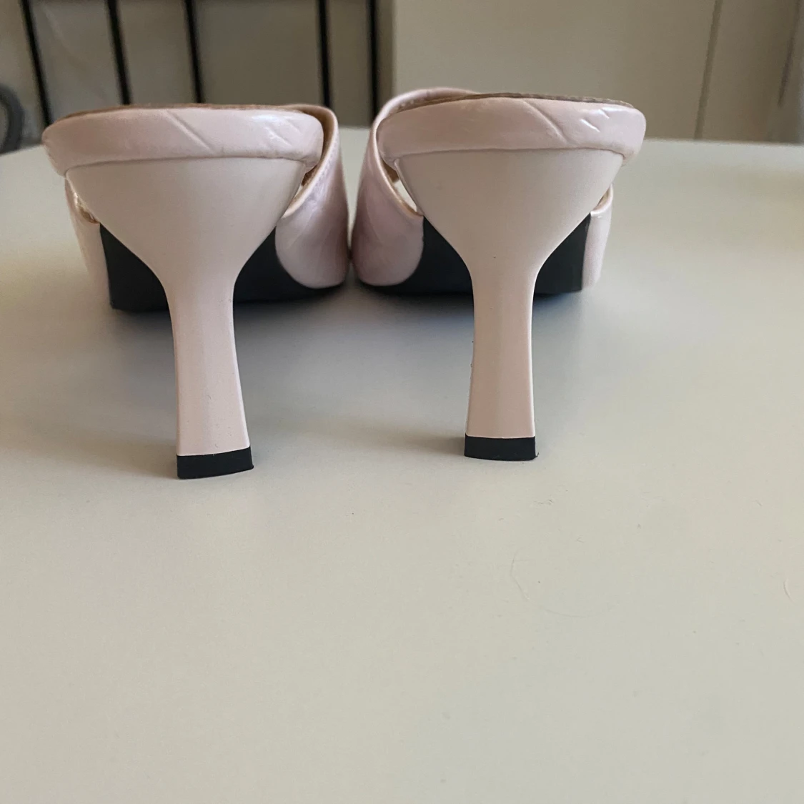 Ljusa rosa klackade sandaler från SHEIN - 3