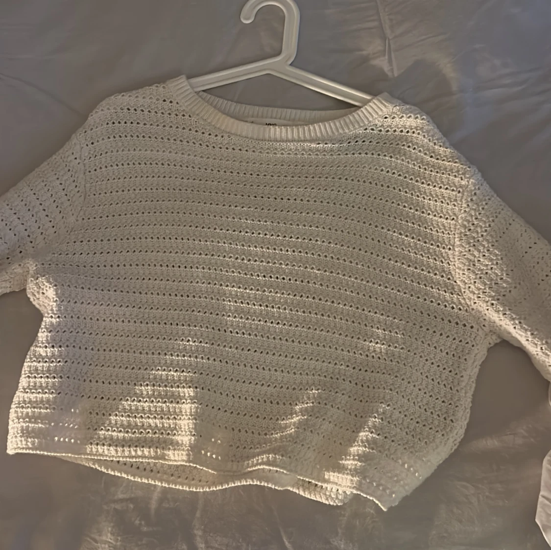 Vit stickad tröja från MNG