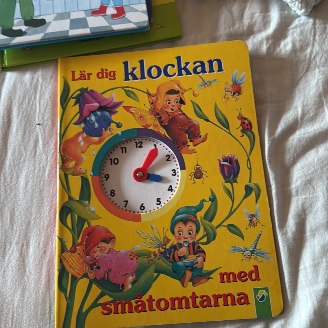 Lär dig klockan med småtomtarna
