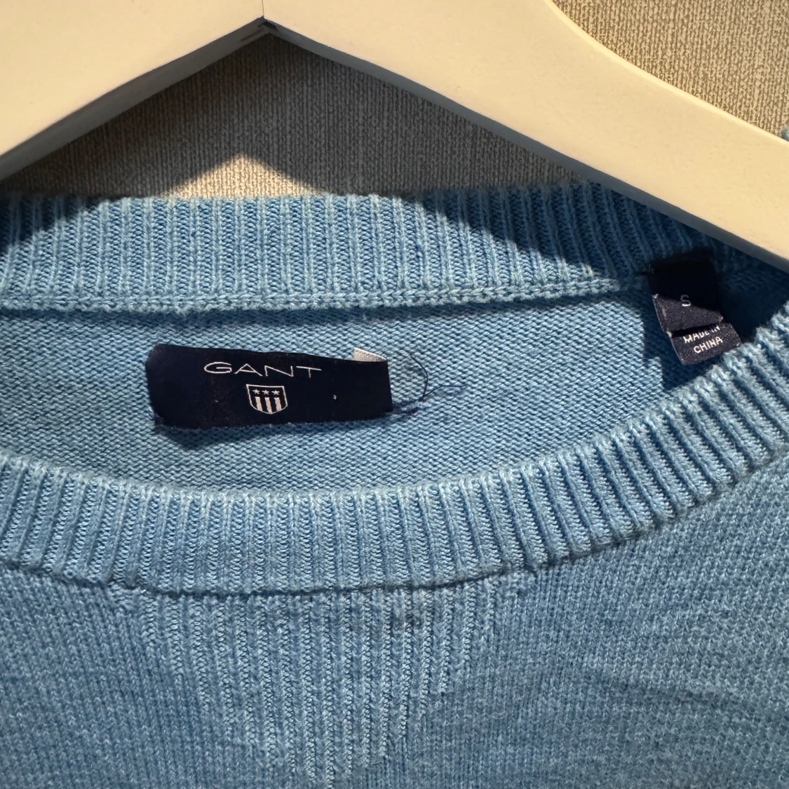 Blå stickad GANT tröja med logga - 1