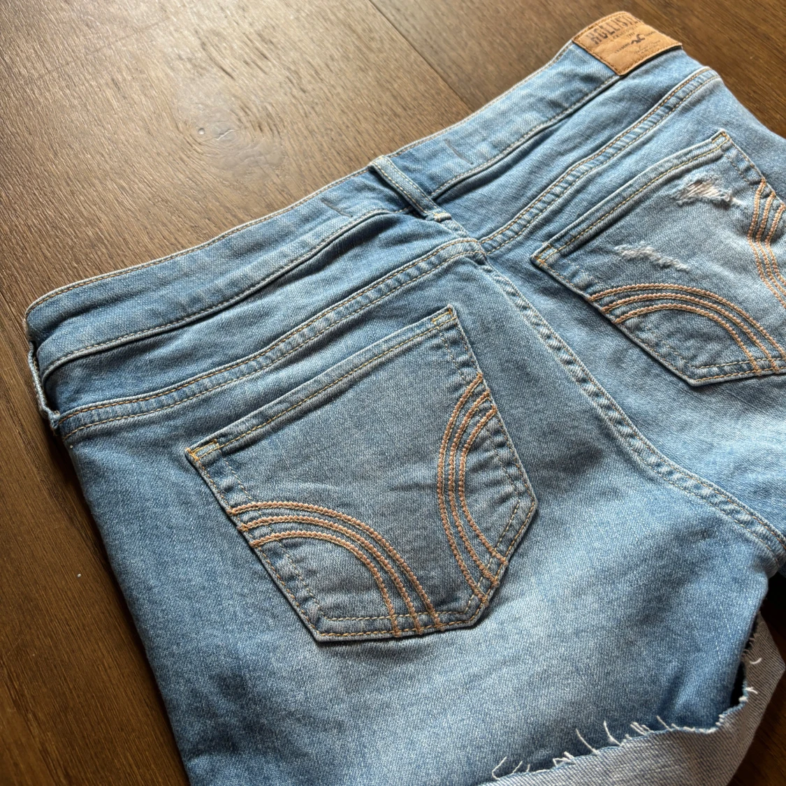 Ljusblå jeansshorts från Hollister - 2