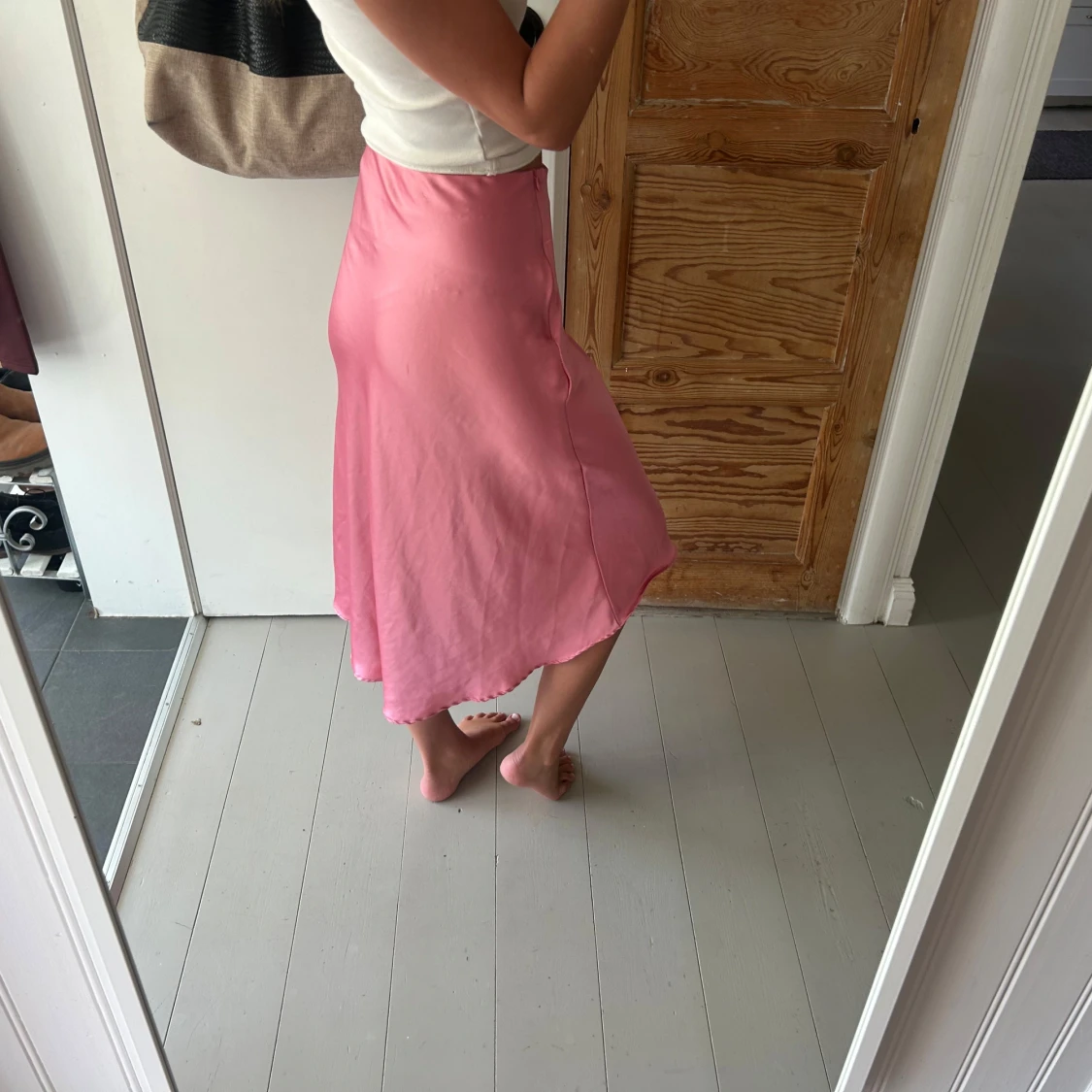 Rosa omlottkjol i satin - 1