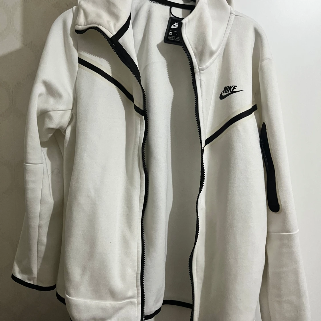 Vit Nike jacka med svarta detaljer