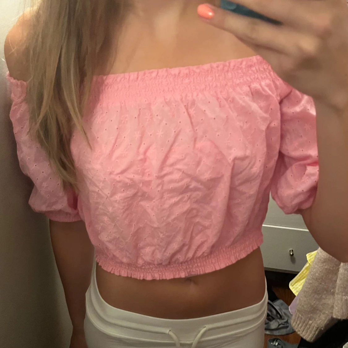 Rosa offshoulder topp från HM