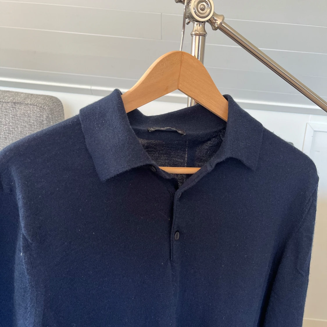 Mörkblå merinoull pikétröja från Mango - 1