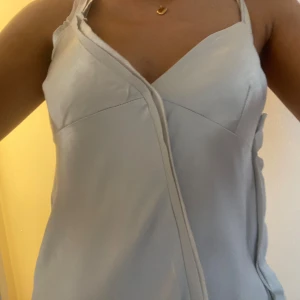 Silver topp - Silvrig topp från zara, aldrig använd med prislappen kvar