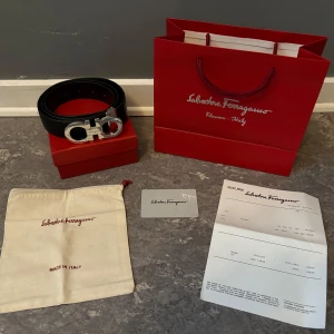 Ferragamo bälte - Helt ny och oanvänd. Allt på bild medföljer 