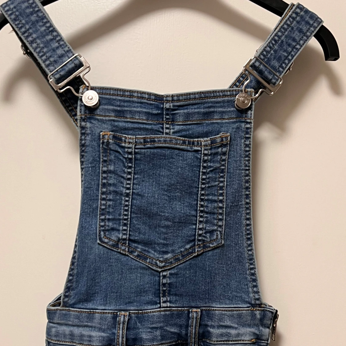 Blå jeansbyxdress från H&M, strl 32 - 1