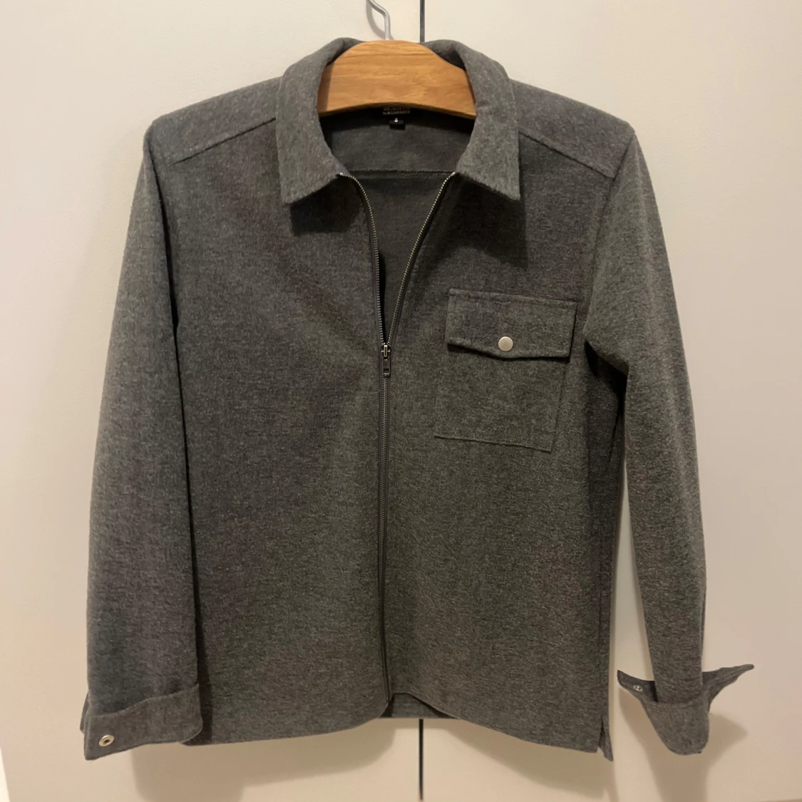 Mörkgrå overshirt från W.BXTR