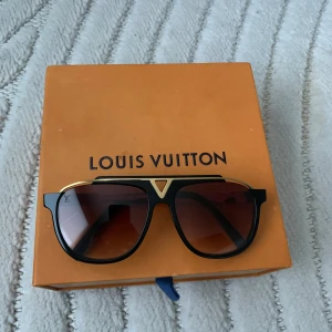 Louis Vuitton Solglasögon  - Pris kan diskuteras vid en snabb affär