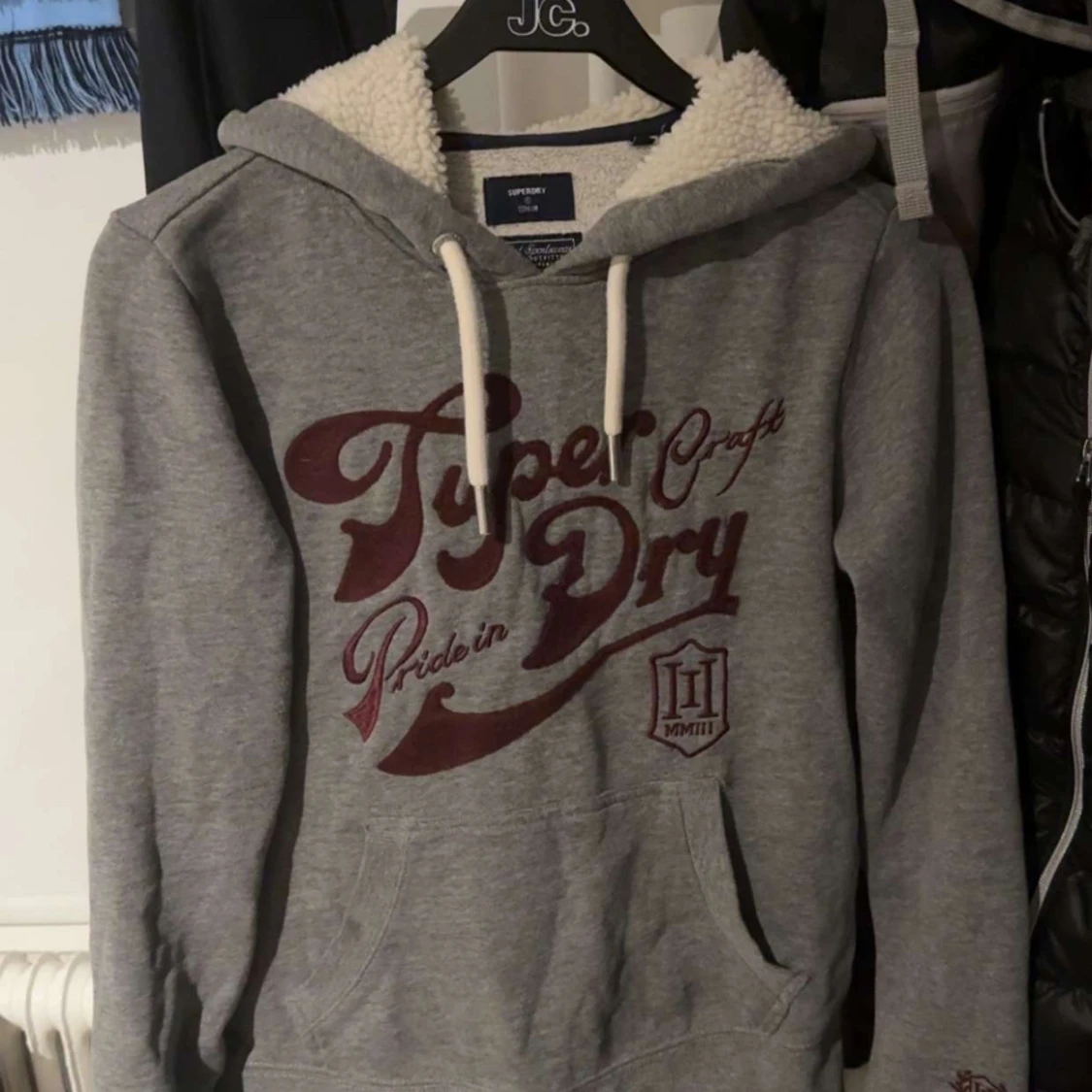 Grå Superdry hoodie med teddyfoder
