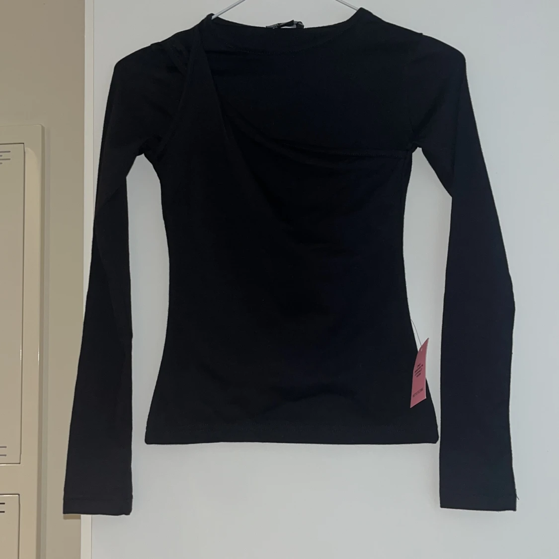 Svart omlott långärmad topp PLT