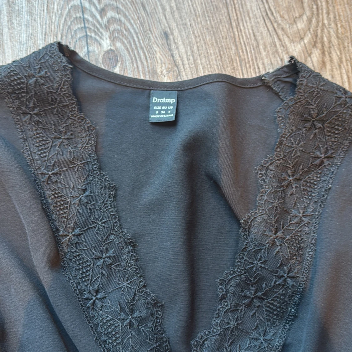 Svart blus med spets från Droimp - 2