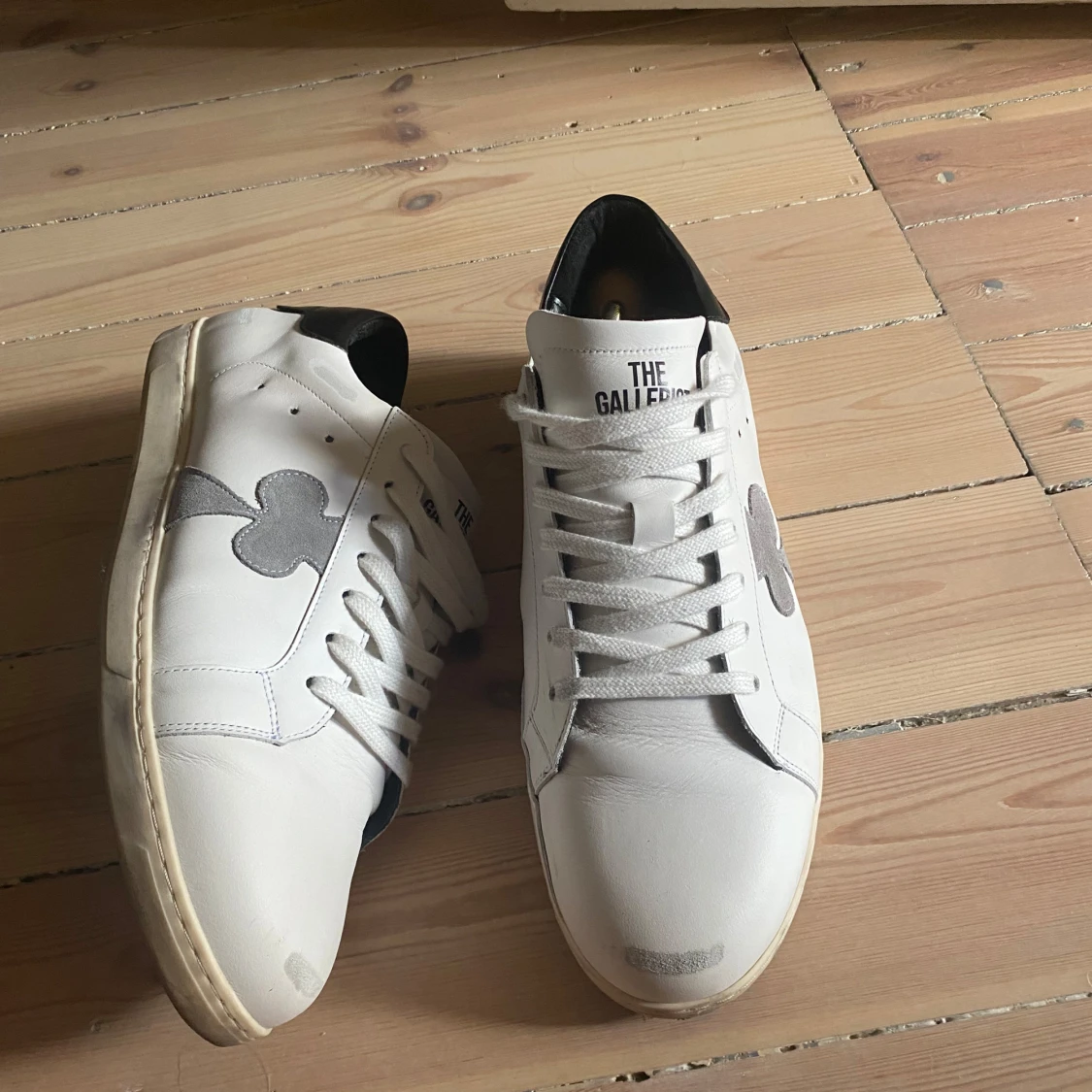 The Gallerist skor - 2