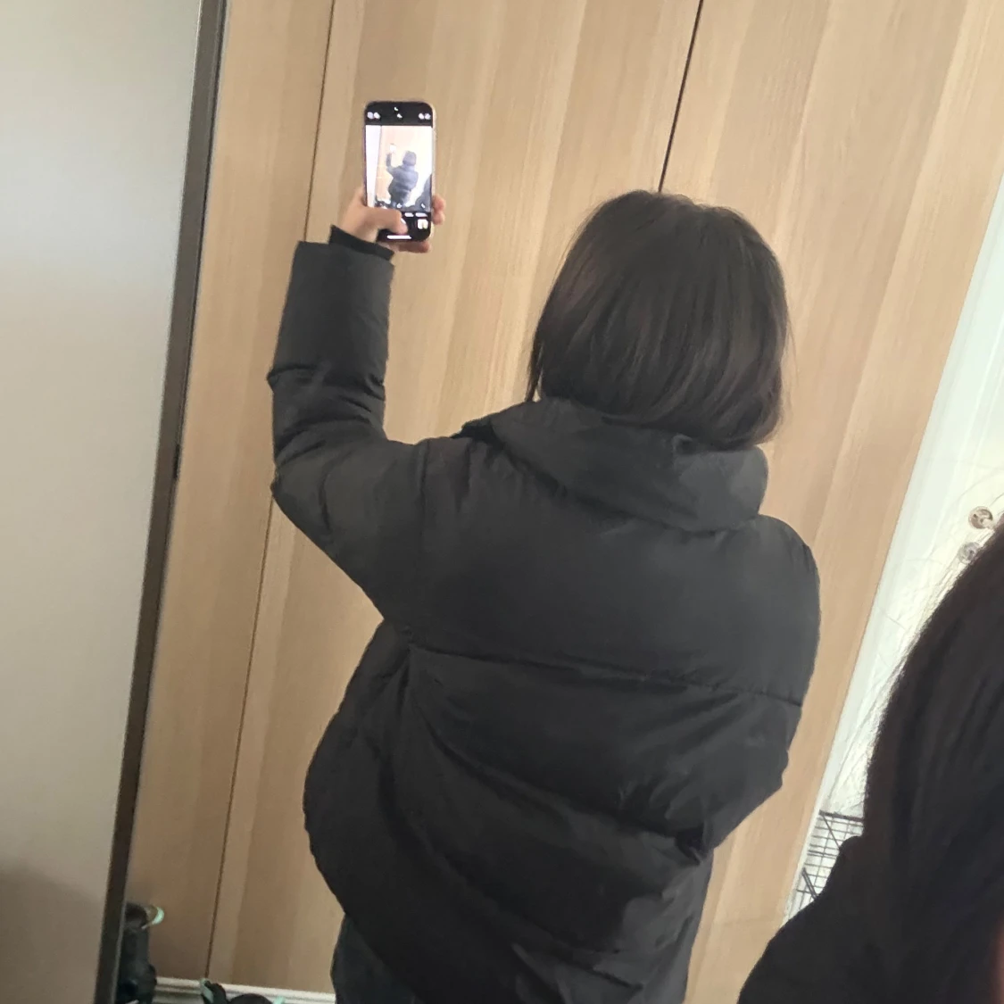 Svart pufferjacka med dragkedja - 3