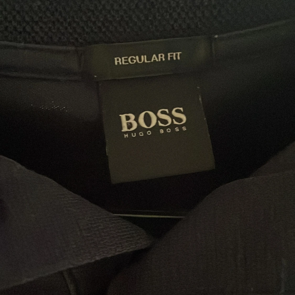 Mörkblå pikétröja från Hugo Boss