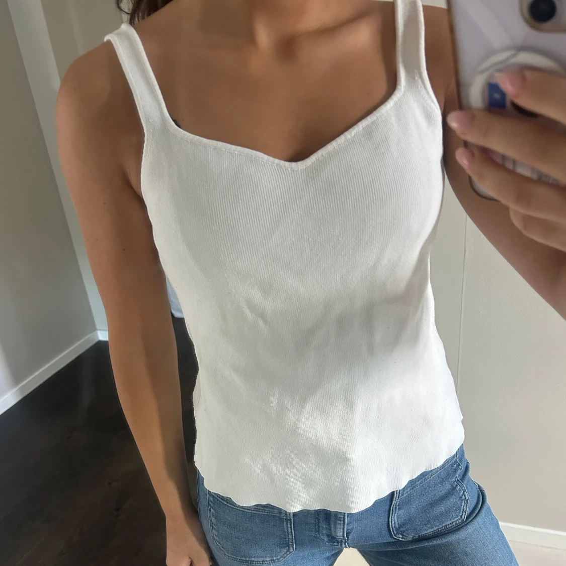 Vit ribbad linnetopp från Neo Noir