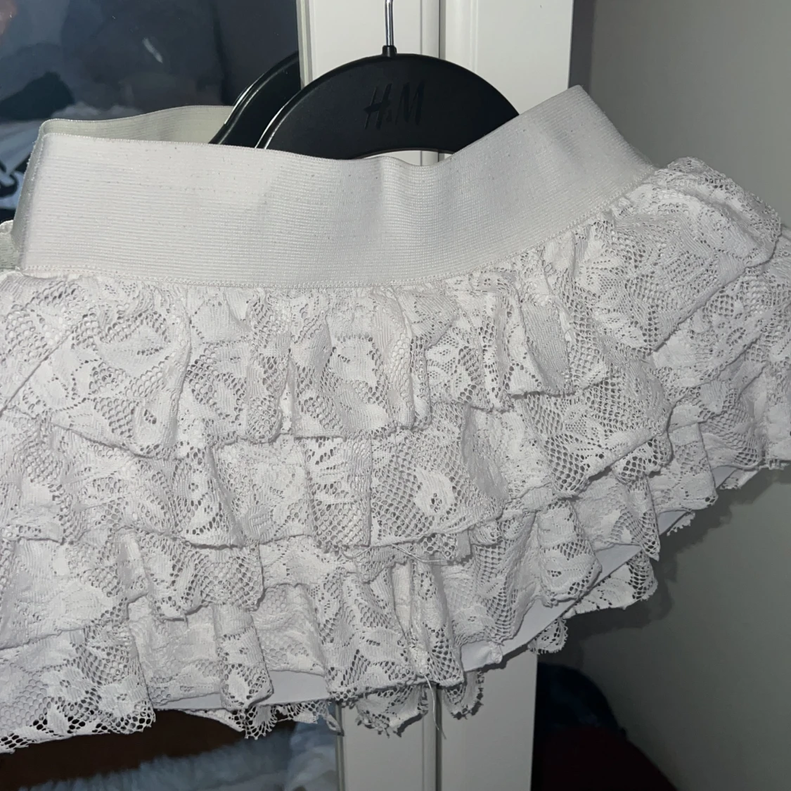 Vit volangkjol i spets - 1