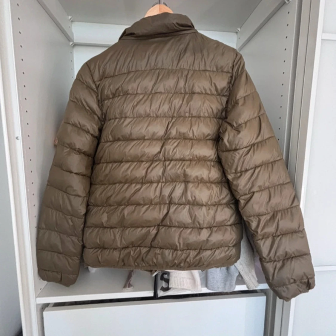 Olivgrön pufferjacka från Zara - 4