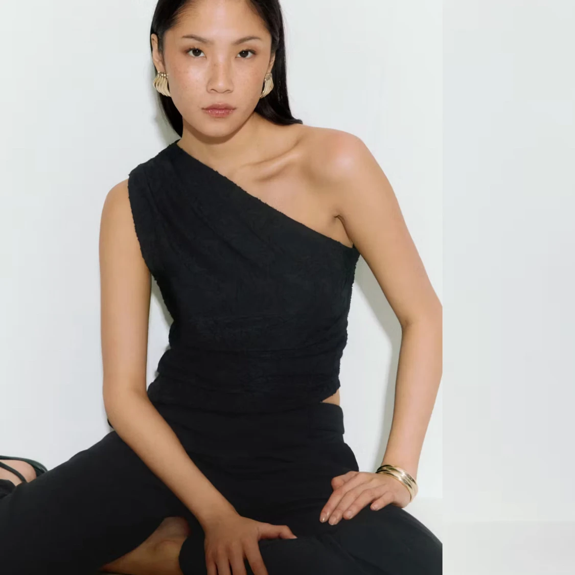 Svart oneshoulder topp - 1