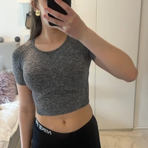 Helt ny träningstopp  - Helt ny träningstopp i storlek S.