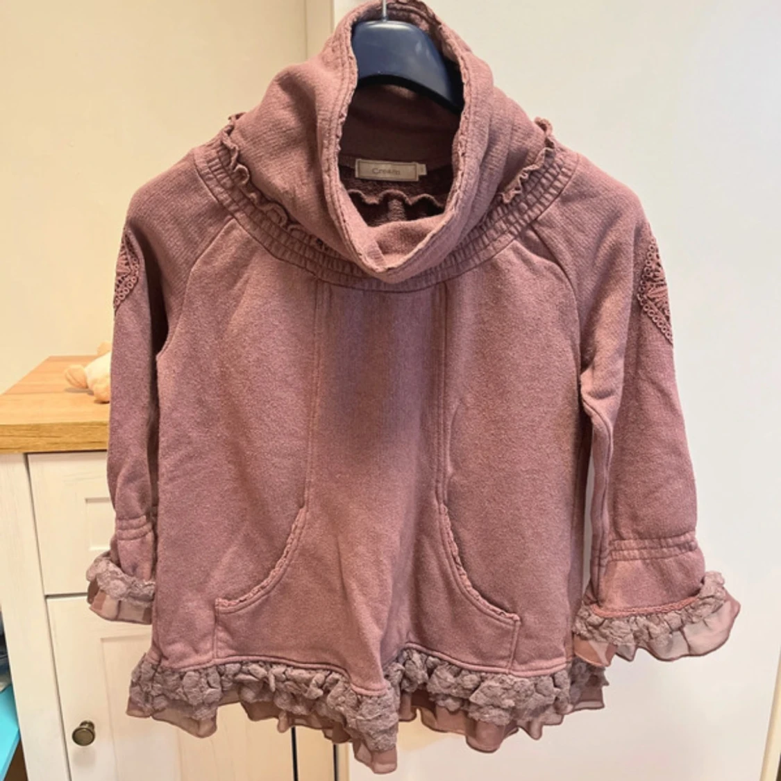 Ljuslila kofta med volang från Cream - 1