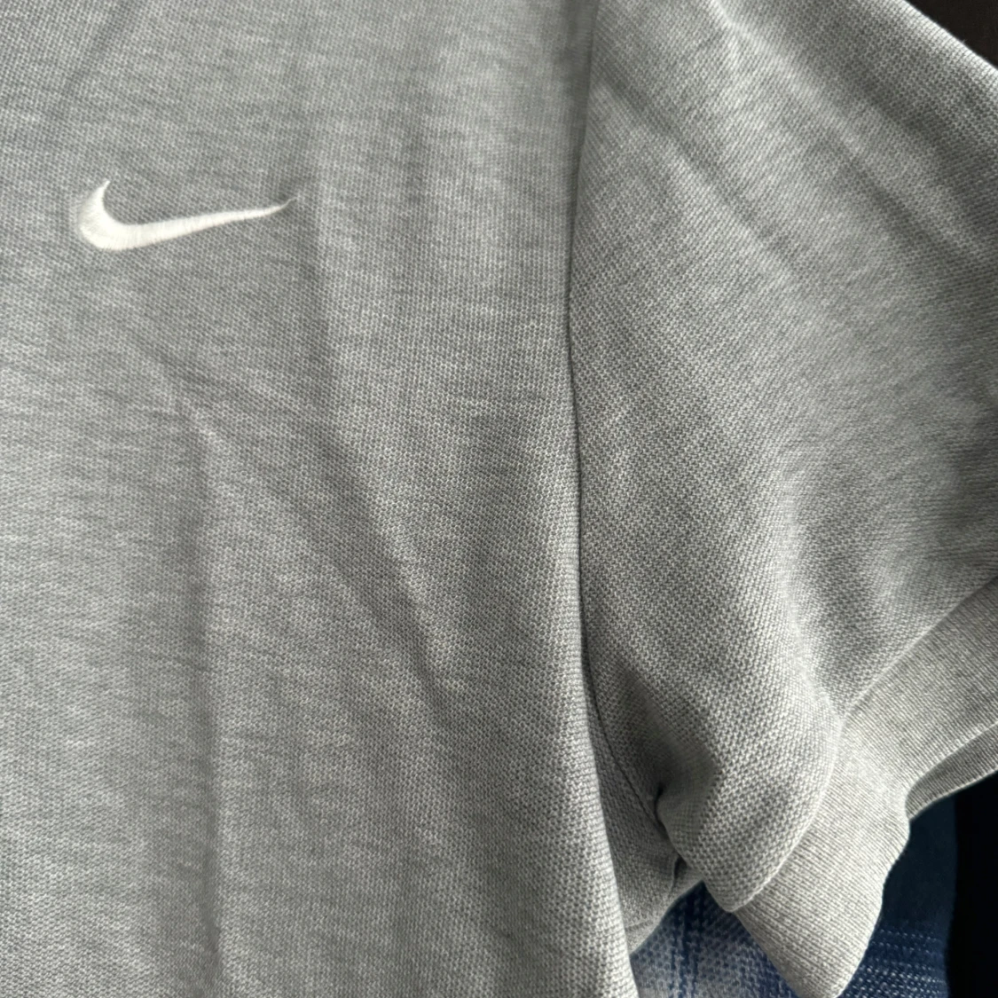 Grå pikétröja från Nike - 3