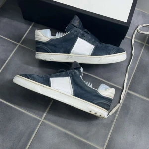 Valentinos - Helt nya lite för små bara 